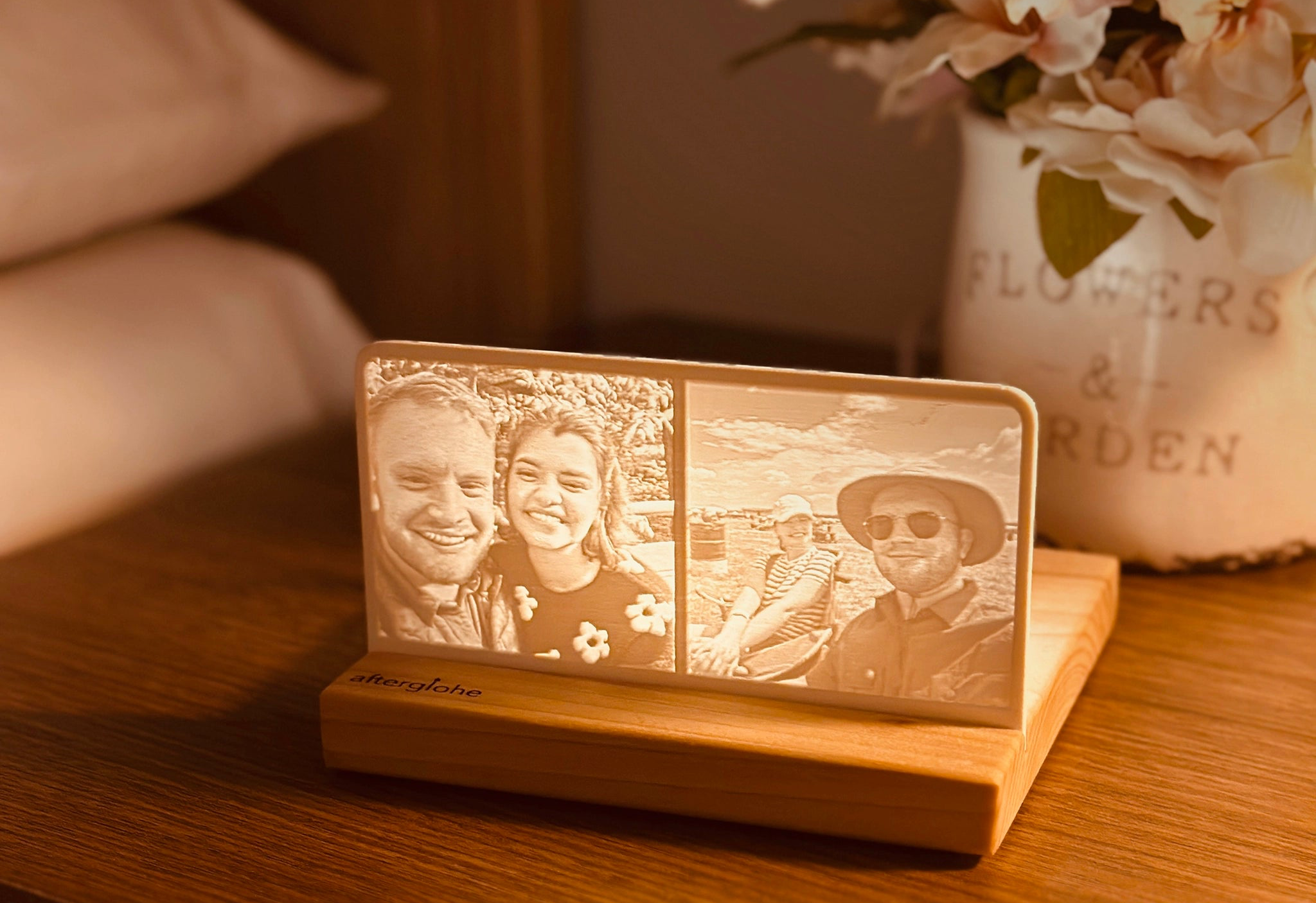 StoryLine-Mini Personalized Photo Display illuminated by an LED showing a young couple having fun.